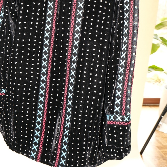 DODO BAR OR Siya Embellished Velvet Glitter Kimono - Picture 2 of 8